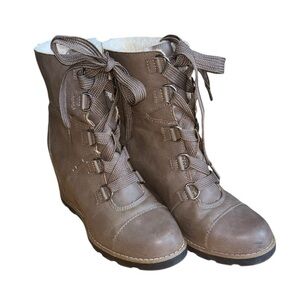 Universal Threads Faux Fur Leather Lace Up Wedge Witchy Boots Taupe Women’s 7.5